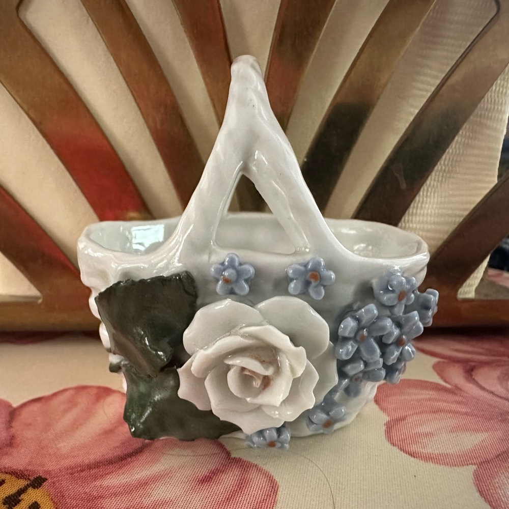 Elfinware mini porcelain basket
